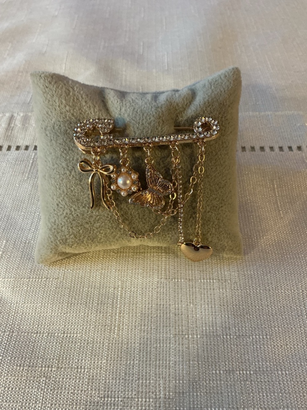 Kilt Rhinestone Gold Tone Brooch